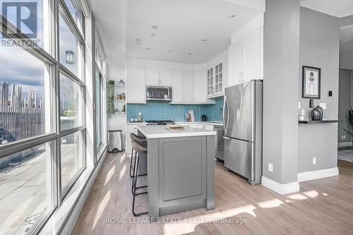 401 - 1003 Queen Street E, Toronto, ON - Indoor Photo Showing Kitchen With Stainless Steel Kitchen With Upgraded Kitchen