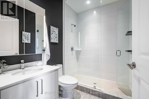 401 - 1003 Queen Street E, Toronto, ON - Indoor Photo Showing Bathroom