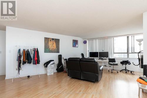 2401 - 270 Queens Quay W, Toronto, ON - Indoor Photo Showing Living Room