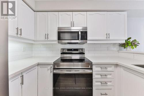5133 Lampman Avenue, Burlington, ON - Indoor Photo Showing Kitchen