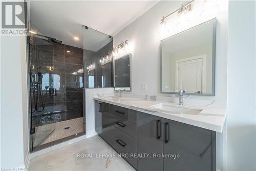 7903 Mulhern Street, Niagara Falls, ON - Indoor Photo Showing Bathroom