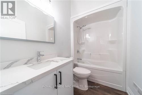 7903 Mulhern Street, Niagara Falls, ON - Indoor Photo Showing Bathroom