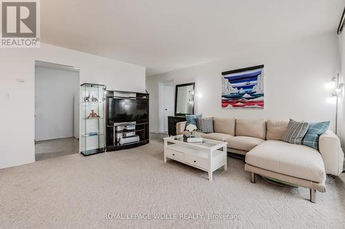 906 - 225 Harvard Place, Waterloo, ON - Indoor Photo Showing Living Room