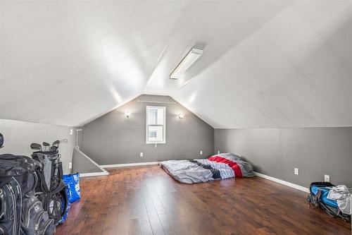 947 Burrows Avenue, Winnipeg, MB - Indoor Photo Showing Bedroom