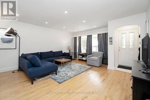 22 Beaucourt Road, Toronto (Stonegate-Queensway), ON - Indoor Photo Showing Living Room