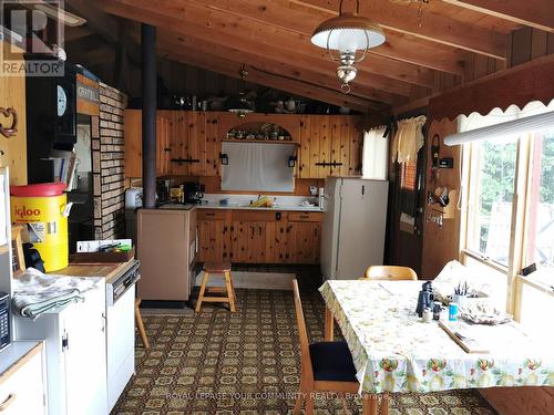 992 Porter Landing Road, Parry Sound, ON - Indoor Photo Showing Kitchen