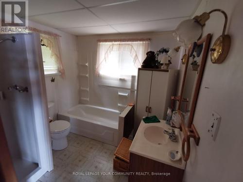 992 Porter Landing Road, Parry Sound, ON - Indoor Photo Showing Bathroom