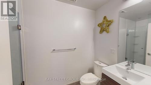 709 - 62 Forest Manor Road, Toronto, ON - Indoor Photo Showing Bathroom