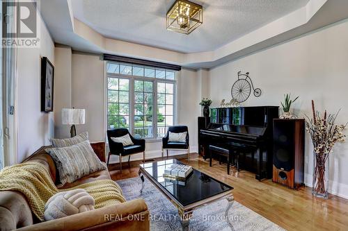 49 Fawnbrook Circle, Markham, ON - Indoor Photo Showing Living Room