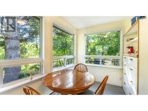 321 Golf View Street, Riondel, BC - Indoor Photo Showing Dining Room