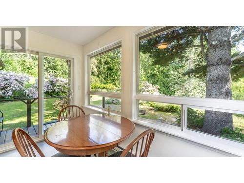 321 Golf View Street, Riondel, BC - Indoor Photo Showing Dining Room