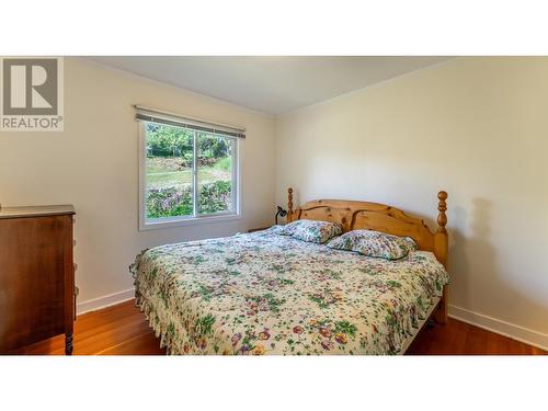 321 Golf View Street, Riondel, BC - Indoor Photo Showing Bedroom