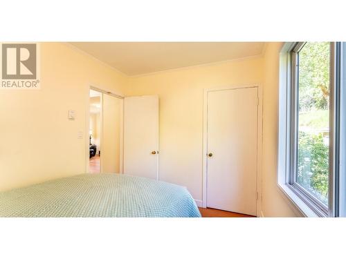 321 Golf View Street, Riondel, BC - Indoor Photo Showing Bedroom