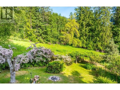 321 Golf View Street, Riondel, BC - Outdoor