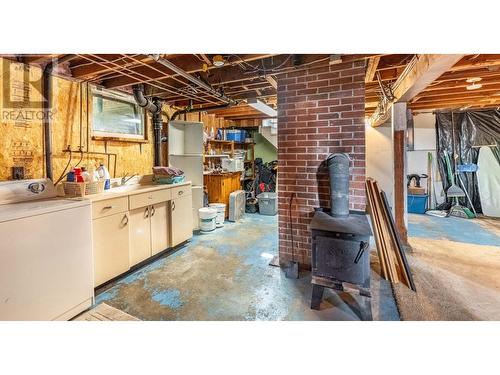 321 Golf View Street, Riondel, BC - Indoor Photo Showing Laundry Room