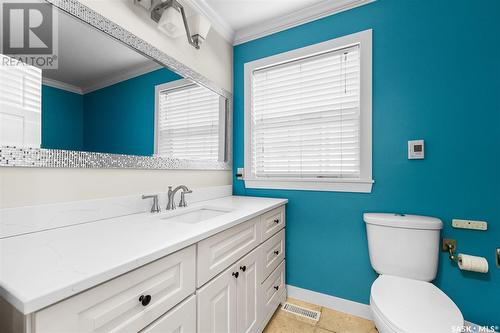 922 Caribou Street E, Moose Jaw, SK - Indoor Photo Showing Bathroom