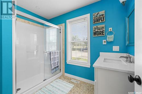 922 Caribou Street E, Moose Jaw, SK - Indoor Photo Showing Bathroom