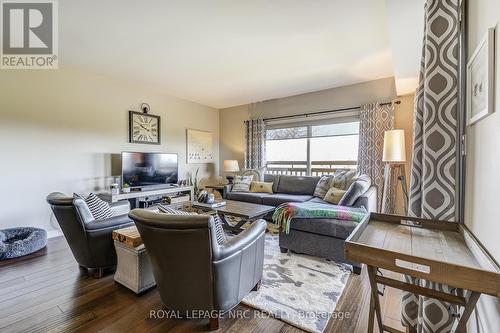 #302 A - 678 Line 2 Road, Niagara-On-The-Lake, ON - Indoor Photo Showing Living Room