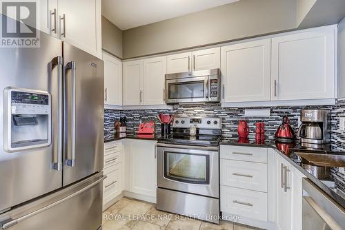 #302 A - 678 Line 2 Road, Niagara-On-The-Lake, ON - Indoor Photo Showing Kitchen With Upgraded Kitchen