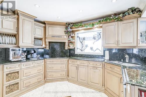 18 Western Skies Court, Vaughan (East Woodbridge), ON - Indoor Photo Showing Kitchen