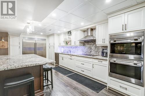 18 Western Skies Court, Vaughan (East Woodbridge), ON - Indoor Photo Showing Kitchen With Upgraded Kitchen