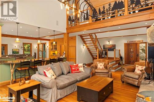 1622 West Shore Rd, Dysart, ON - Indoor Photo Showing Living Room