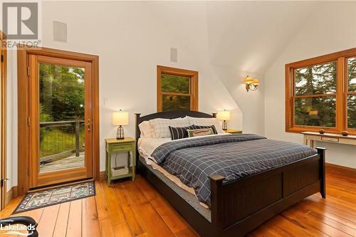 1622 West Shore Rd, Dysart, ON - Indoor Photo Showing Bedroom