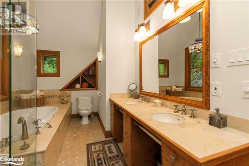 1622 West Shore Rd, Dysart, ON - Indoor Photo Showing Bathroom