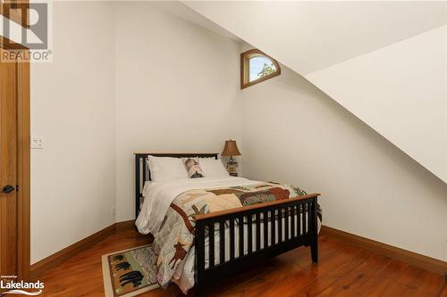 1622 West Shore Rd, Dysart, ON - Indoor Photo Showing Bedroom