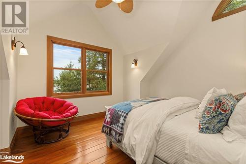 1622 West Shore Rd, Dysart, ON - Indoor Photo Showing Bedroom