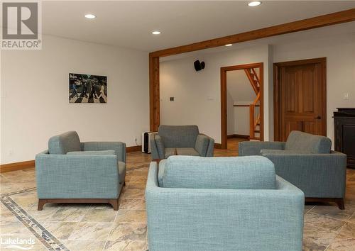 1622 West Shore Rd, Dysart, ON - Indoor Photo Showing Living Room