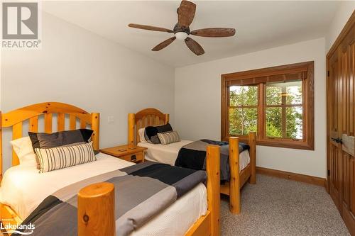 1622 West Shore Rd, Dysart, ON - Indoor Photo Showing Bedroom