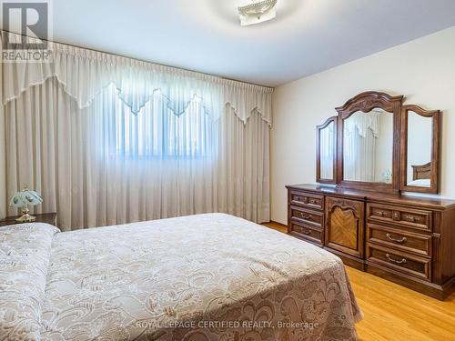 314 Centre Street N, Brampton, ON - Indoor Photo Showing Bedroom