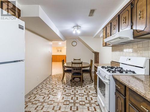 314 Centre Street N, Brampton, ON - Indoor Photo Showing Kitchen