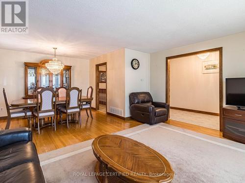 314 Centre Street N, Brampton, ON - Indoor Photo Showing Living Room