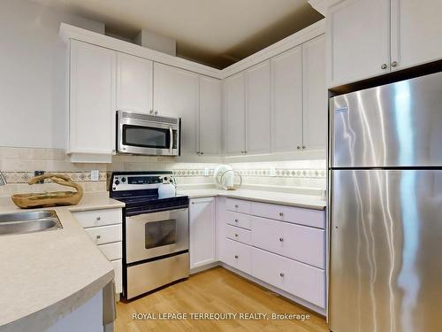 604-980 Yonge St S, Toronto, ON - Indoor Photo Showing Kitchen With Double Sink