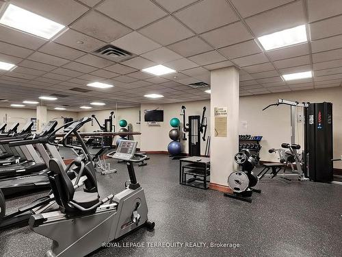 604-980 Yonge St S, Toronto, ON - Indoor Photo Showing Gym Room