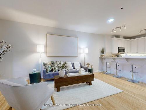 604-980 Yonge St S, Toronto, ON - Indoor Photo Showing Living Room