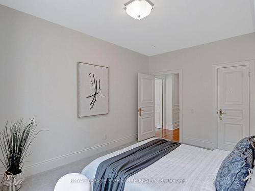 802-55 Delisle Ave, Toronto, ON - Indoor Photo Showing Bedroom
