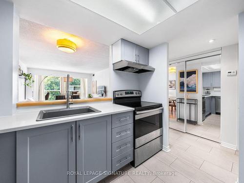 204-725 King St W, Toronto, ON - Indoor Photo Showing Kitchen