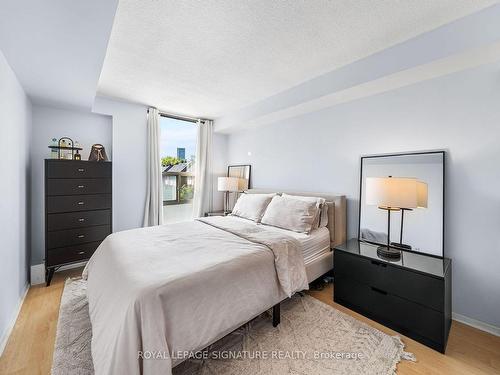 204-725 King St W, Toronto, ON - Indoor Photo Showing Bedroom
