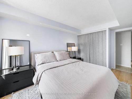 204-725 King St W, Toronto, ON - Indoor Photo Showing Bedroom