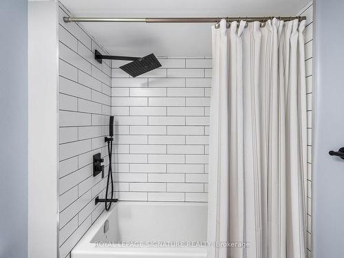 204-725 King St W, Toronto, ON - Indoor Photo Showing Bathroom