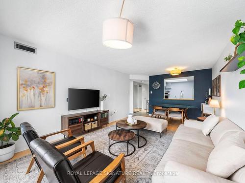 204-725 King St W, Toronto, ON - Indoor Photo Showing Living Room