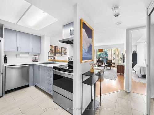 204-725 King St W, Toronto, ON - Indoor Photo Showing Kitchen With Stainless Steel Kitchen