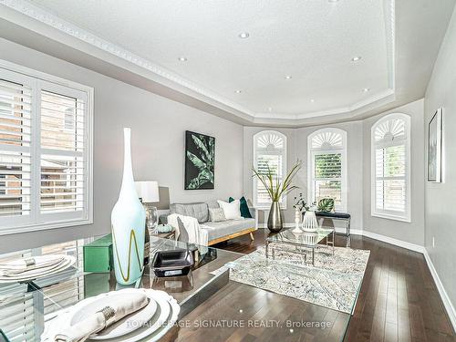 4 Ripple St, Brampton, ON - Indoor Photo Showing Living Room