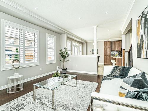 4 Ripple St, Brampton, ON - Indoor Photo Showing Living Room