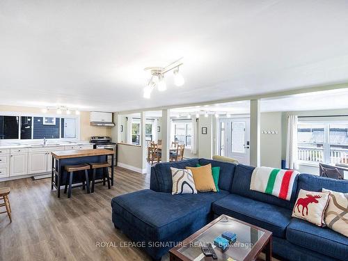 111 Hazel St, Kawartha Lakes, ON - Indoor Photo Showing Living Room