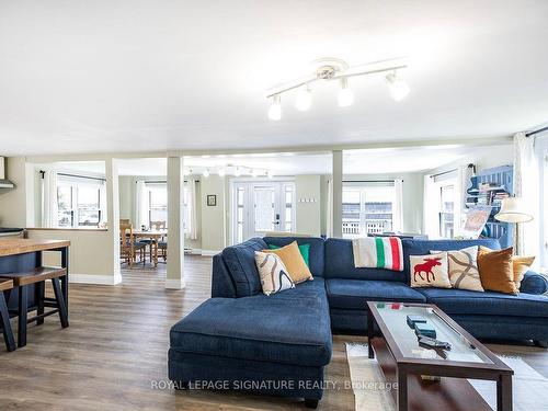 111 Hazel St, Kawartha Lakes, ON - Indoor Photo Showing Living Room