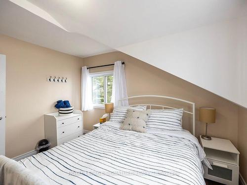 111 Hazel St, Kawartha Lakes, ON - Indoor Photo Showing Bedroom